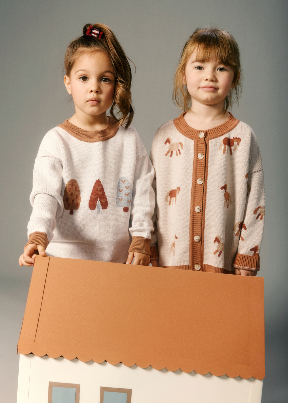 Кардиган вязаный (лошадки)