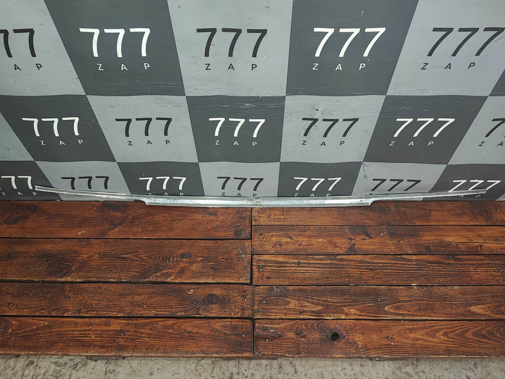 Накладка крышки багажника Mercedes GLS (X166) 19-нв Б/У Оригинал A1677430100