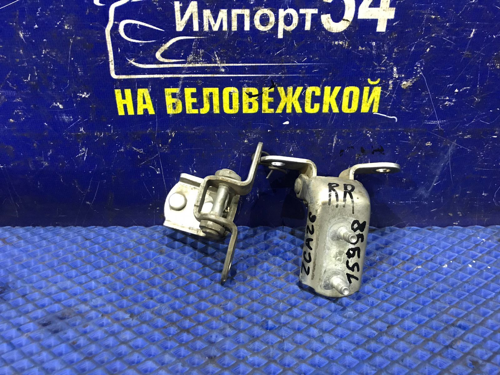 Петля двери задней правой TOYOTA RAV4 2000-2005