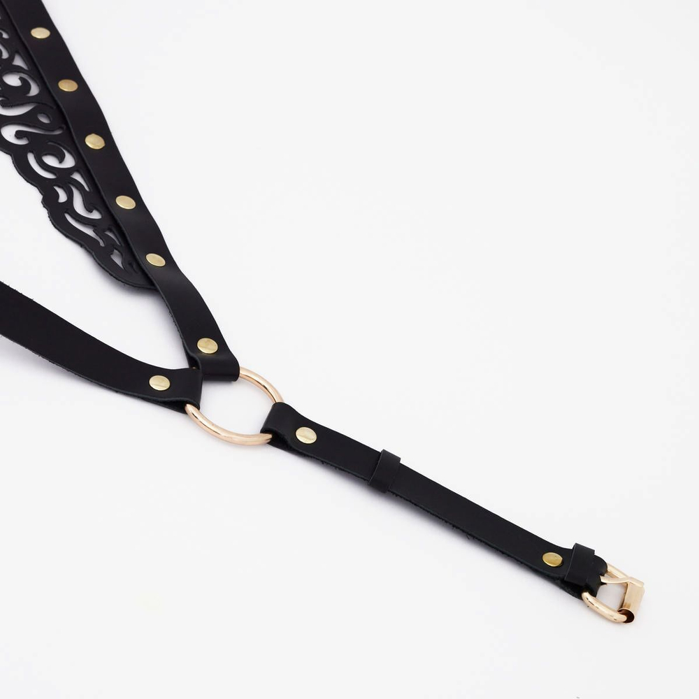 Черная кожаная портупея с резными элементами