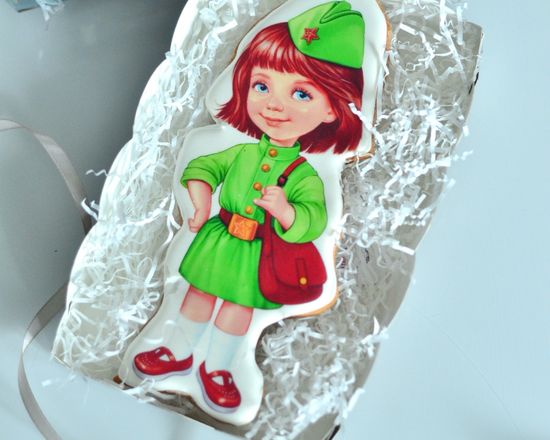 Пряник в коробочке на 23 февраля «девушка в пилотке»