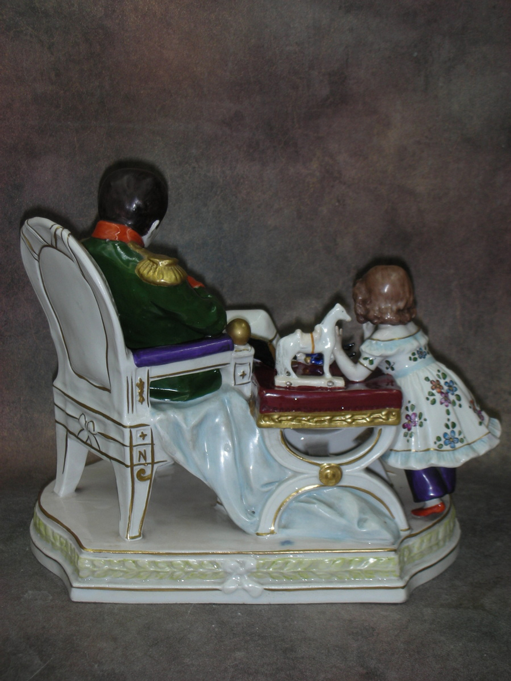 Статуэтка. Фарфор. Наполеон. Папа спит!. Scheibe-Alsbach. Германия