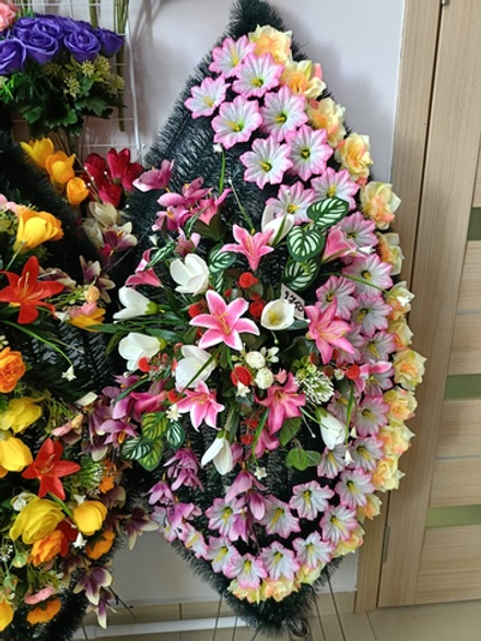 Венок 140 см букет лилии , орхидеи , крокуса