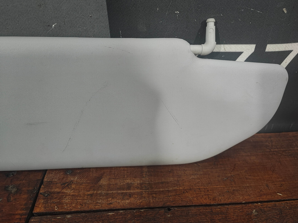 Козырек солнцезащитный левый LADA Vesta 15-нв Б/У Оригинал 8450008060