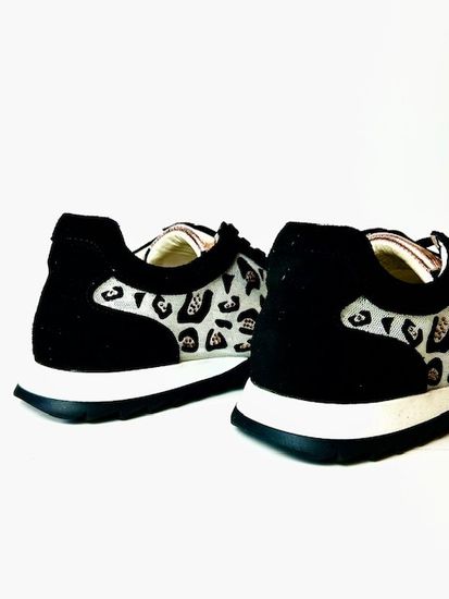 Кроссовки женские