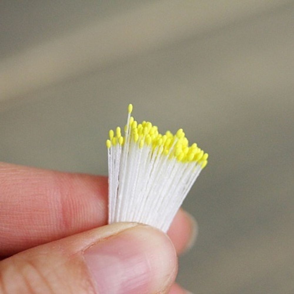 Тычинки мелкие (С желтым кончиком)