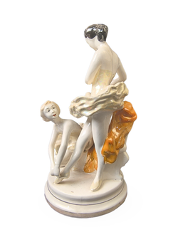 Фарфоровая статуэтка "Балерины перед выступлением" Славянск