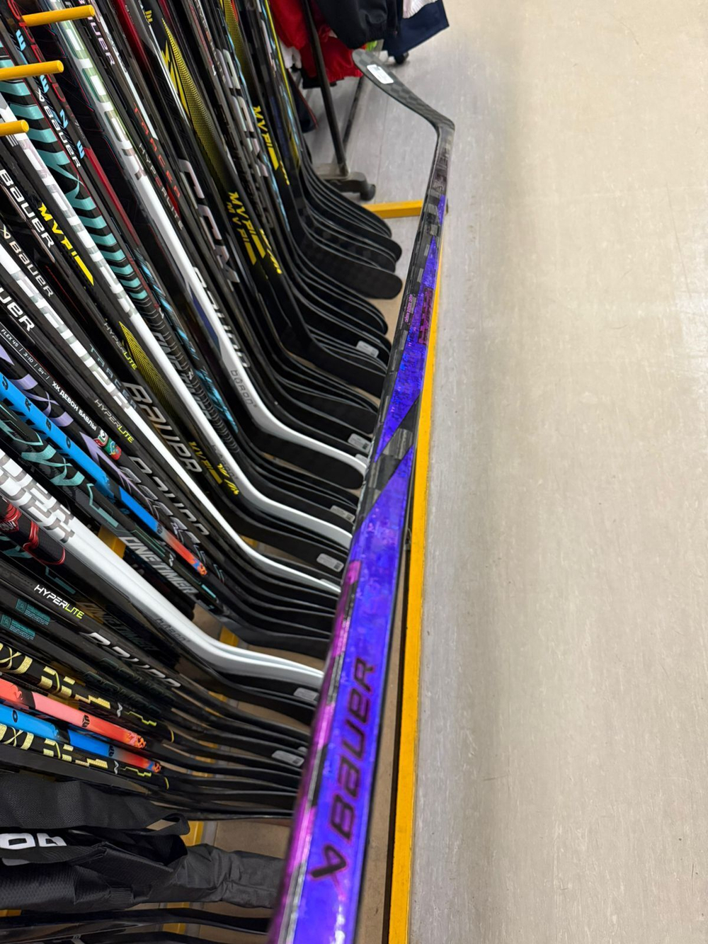 Bauer Twitch Violet SR 77 FLEX P28- LEFT