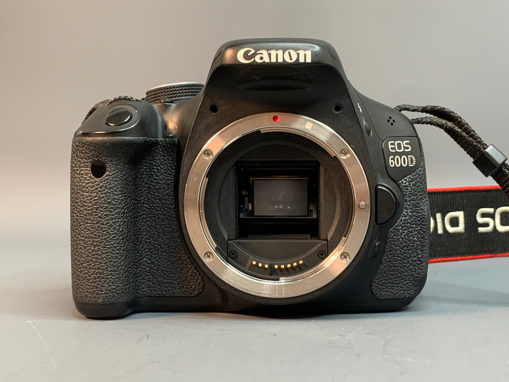 Canon EOS 600D kit 18-55mm 27.620 кадров