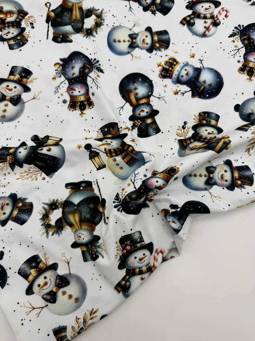 Снеговики в черном