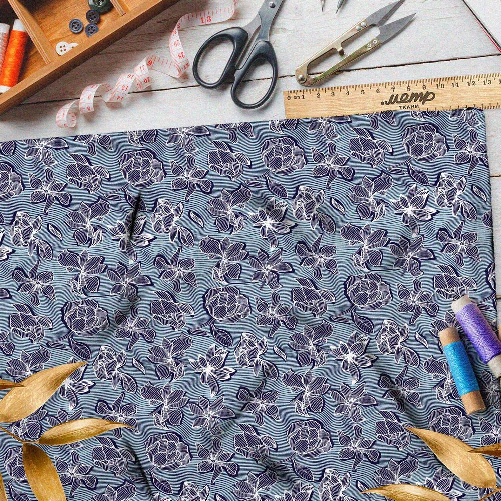 Ткань флис фиолетовый зверобой на синем фоне