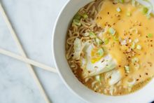 Лапша Ottogi Spicy Cheese Ramen 111 г