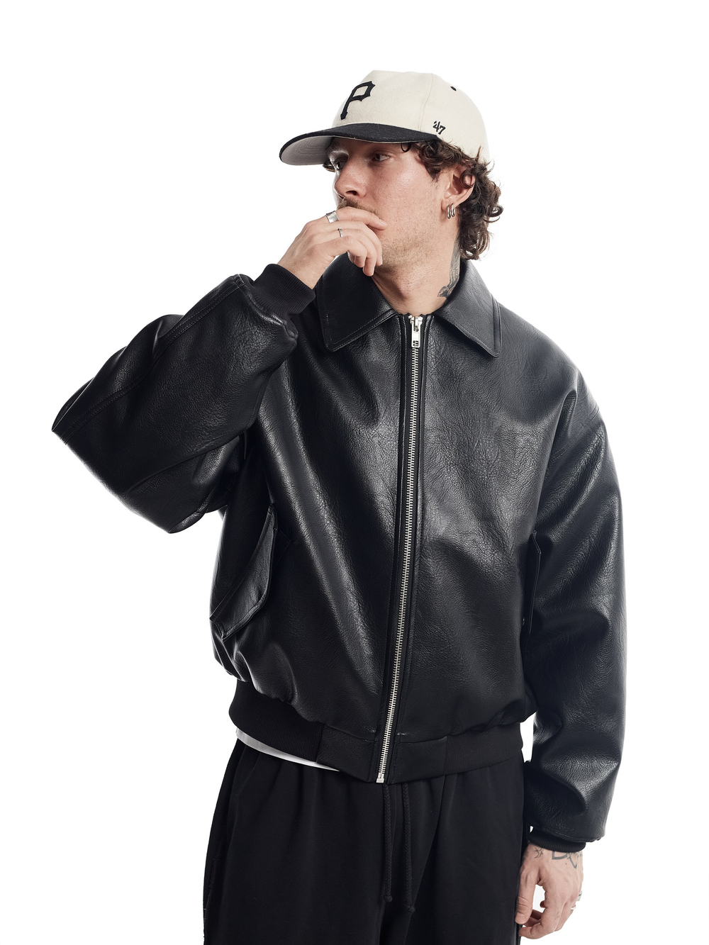 Кожаный Бомбер в черном цвете