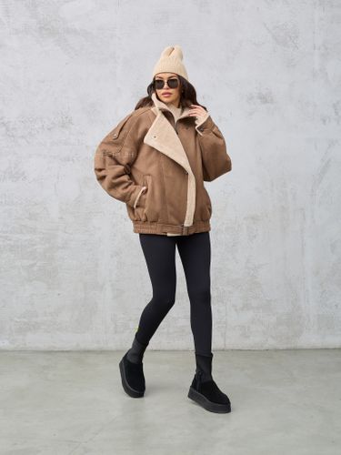 Коричневая дубленка с воротником