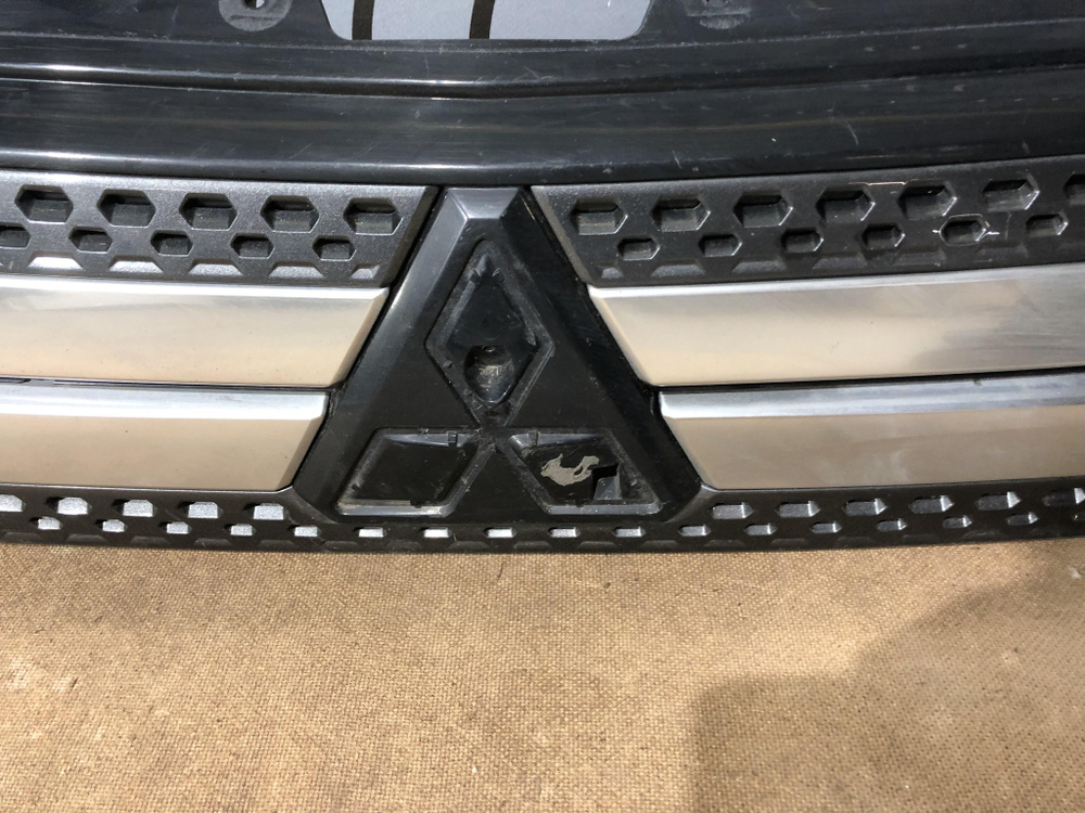 Решетка радиатора Mitsubishi Outlander 3 18-21 Б/У Оригинал 7450B298