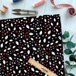 Ткань шелк Армани опадающие разноцветные листья на чёрном фоне