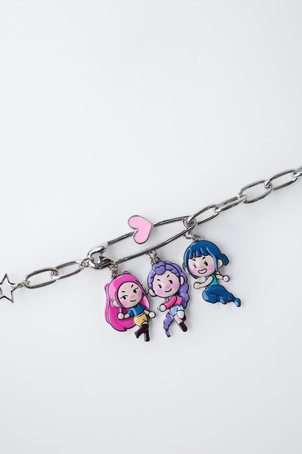 ZARA ОЖЕРЕЛЬЕ KPOP DEMON HUNTERS™ NETFLIX ©, СЕРЕБРИСТЫЙ