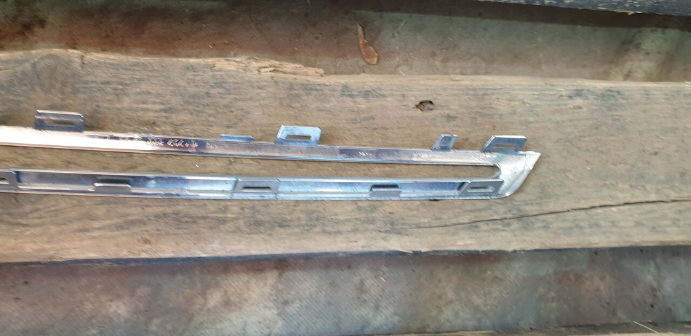 Молдинг решетки радиатора Mercedes GLE (C292) 15-19 Б/У Оригинал A2928880285