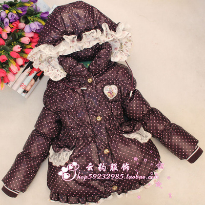 Пуховик с принтом сердца и кружевными оборками