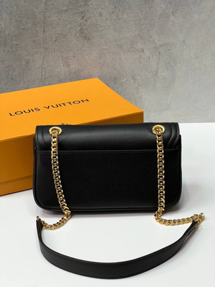 Сумка Louis Vuitton Lockme Chain East West