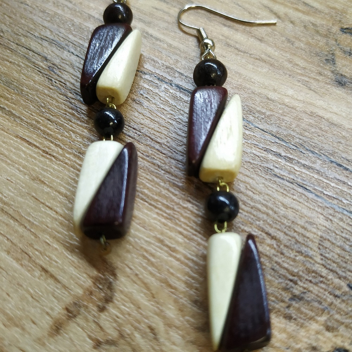 Серьги Клинышки, дерево, цвет вишневый, молочный