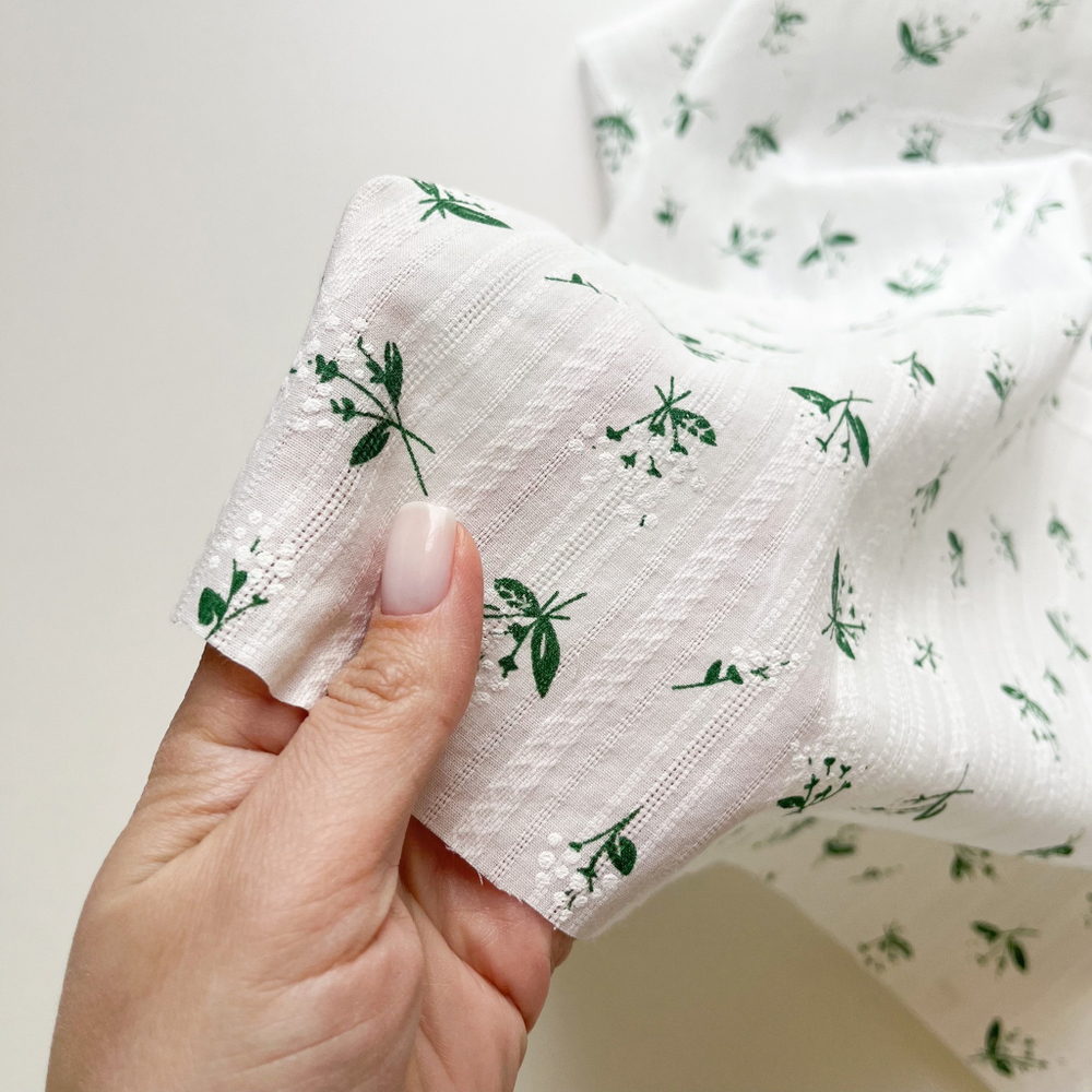 Фактурный хлопок Соцветия на молочном фоне