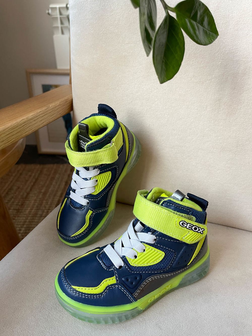 Новые кроссовки Geox, 24