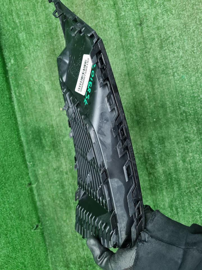 Решетка переднего бампера Audi Q8 (18-23) S-line