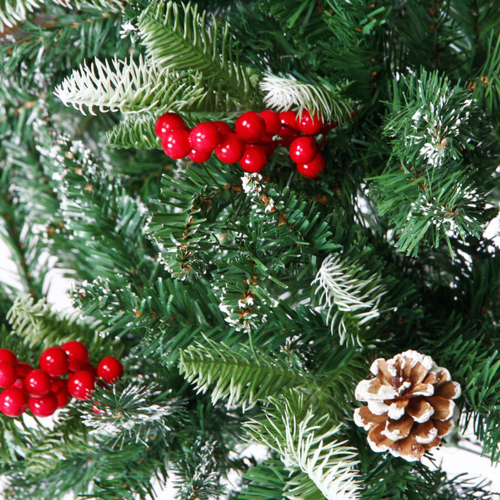 Ёлка «Маскарад» 120 см, ПВХ+резина с шишками, ягодами и снегом (224 ветки)
