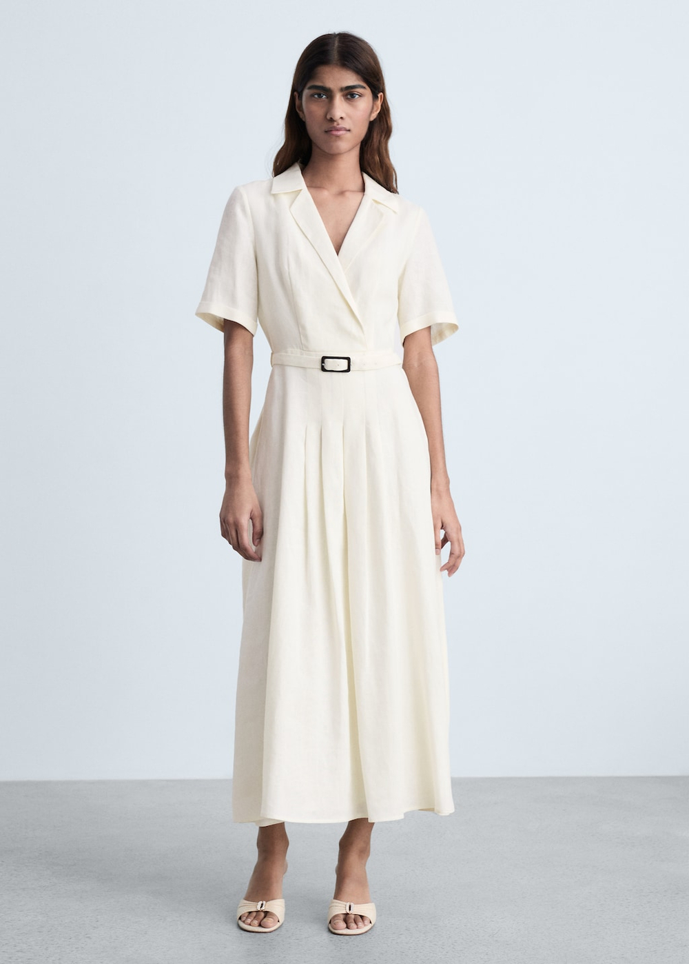 Льняное платье с поясом