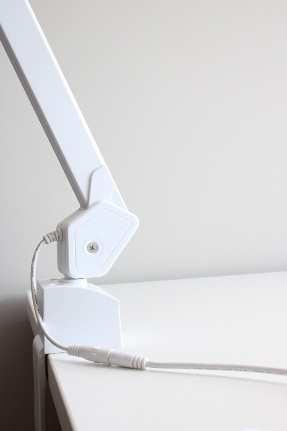 Лампа-лупа настольная на струбцине