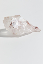 Горный хрусталь с гематитовым фантомом