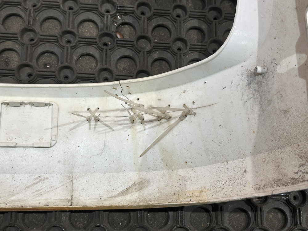 Облицовка фары правой