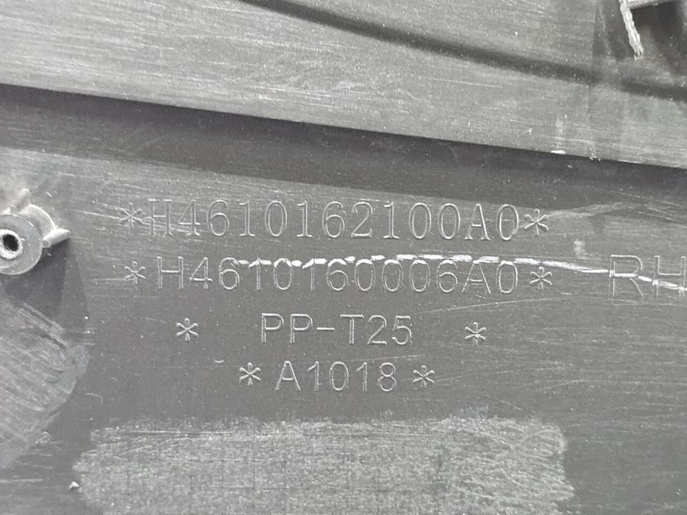 Обшивка двери правой 2023 г