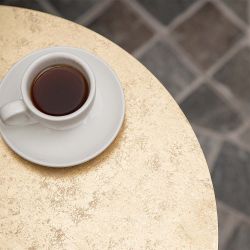 Столик декоративный Жемчужный гранат Айвори Мраморное золото