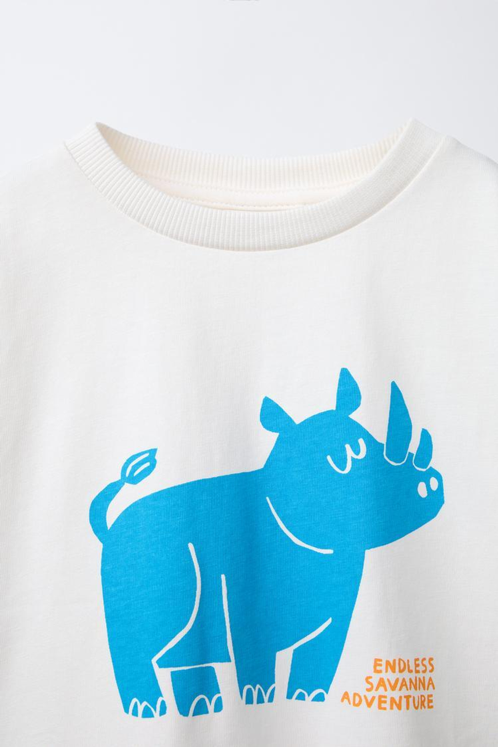 ZARA ФУТБОЛКА С АНИМАЛИСТИЧЕСКИМ ПРИНТОМ, БЕЛЫЙ