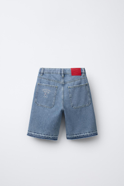 ZARA ДЖИНСОВЫЕ ШОРТЫ-БЕРМУДЫ С ВЫШИВКОЙ И НЕОБРАБОТАННЫМ КРАЕМ, ВЫЦВЕТШИЙ СИНИЙ