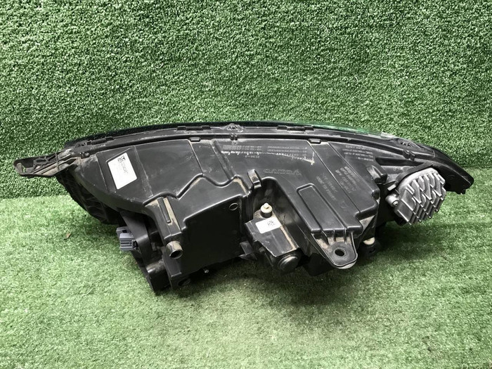 Фара правая Volvo XC90 2 (2014-2019) LED