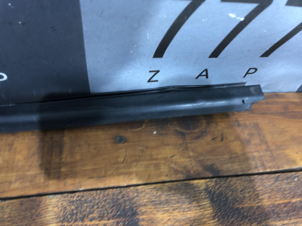 Уплотнитель двери передней левой Lada Vesta 15-нв Б/У Оригинал