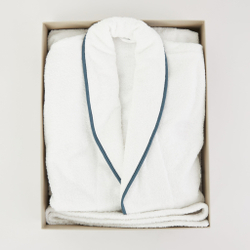 Халат махровый с шалькой Claire Batiste Atelier Roma Niveo белый с синим кантом