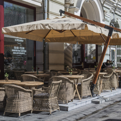 "Равенна" плетеное кресло из искусственного ротанга, цвет соломенный с серой подушкой