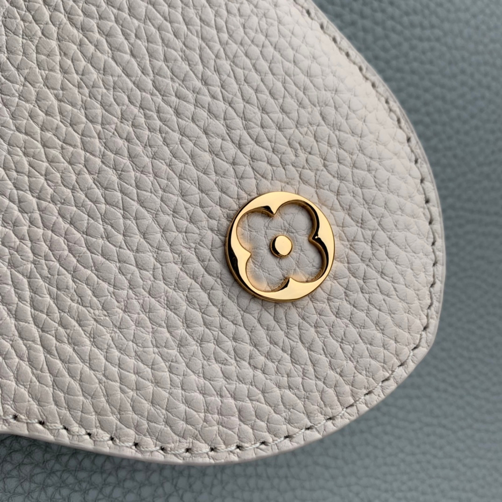 Louis Vuitton Capucines MM