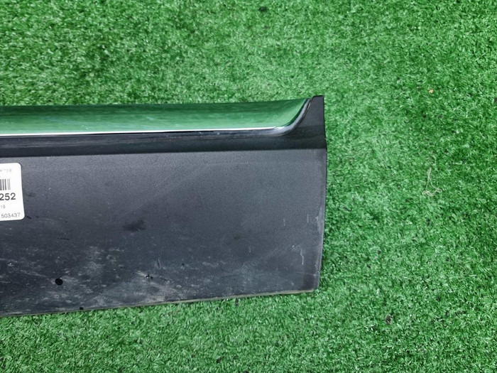 Накладка двери передняя правая Hongqi HS5 (19-нв)