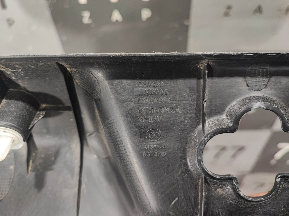 Обшивка замка багажника Changan Alsvin 18-нв Б/У Оригинал 5160100BS01
