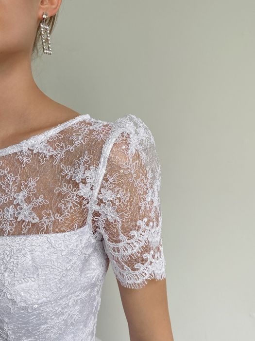 Свадебное кружевное платье миди (белый)