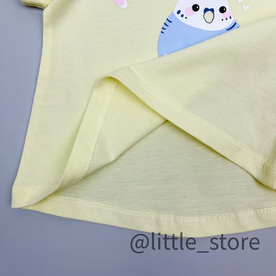 Футболка "Цветные попугайчики" хлопковая, бледно-лимонная