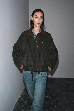 ZARA КУРТКА С ВОЩЕНЫМ ПОКРЫТИЕМ И КОНТРАСТНЫМ ВОРОТНИКОМ — ZW COLLECTION, ХАКИ