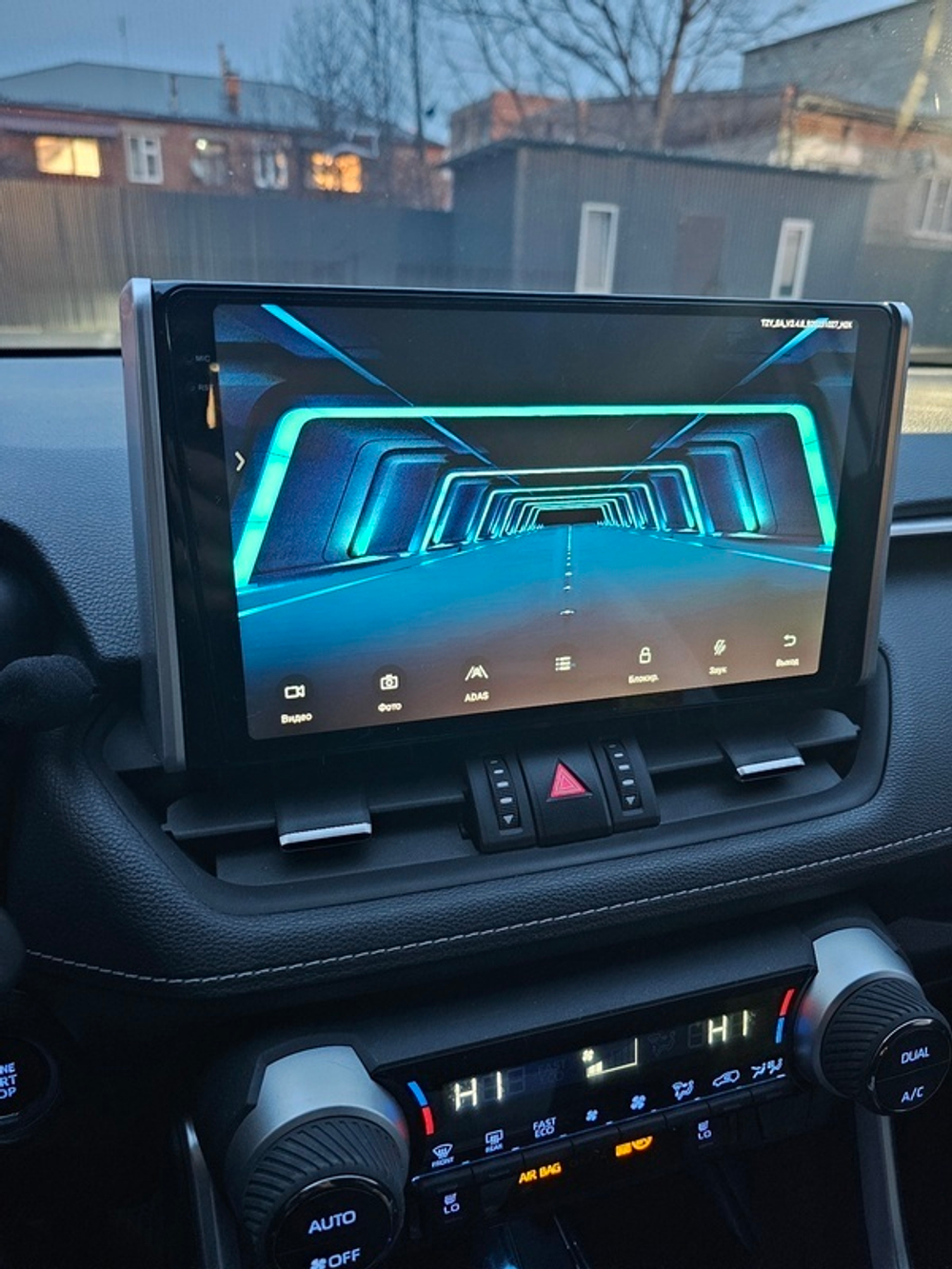 Магнитола для Toyota RAV4 50 2019-2024+ (рынок РФ и ОАЭ) - Carmedia OL-1684 QLed+2K, Android 13, UIS7870 (DUDU7), CarPlay, SIM-слот