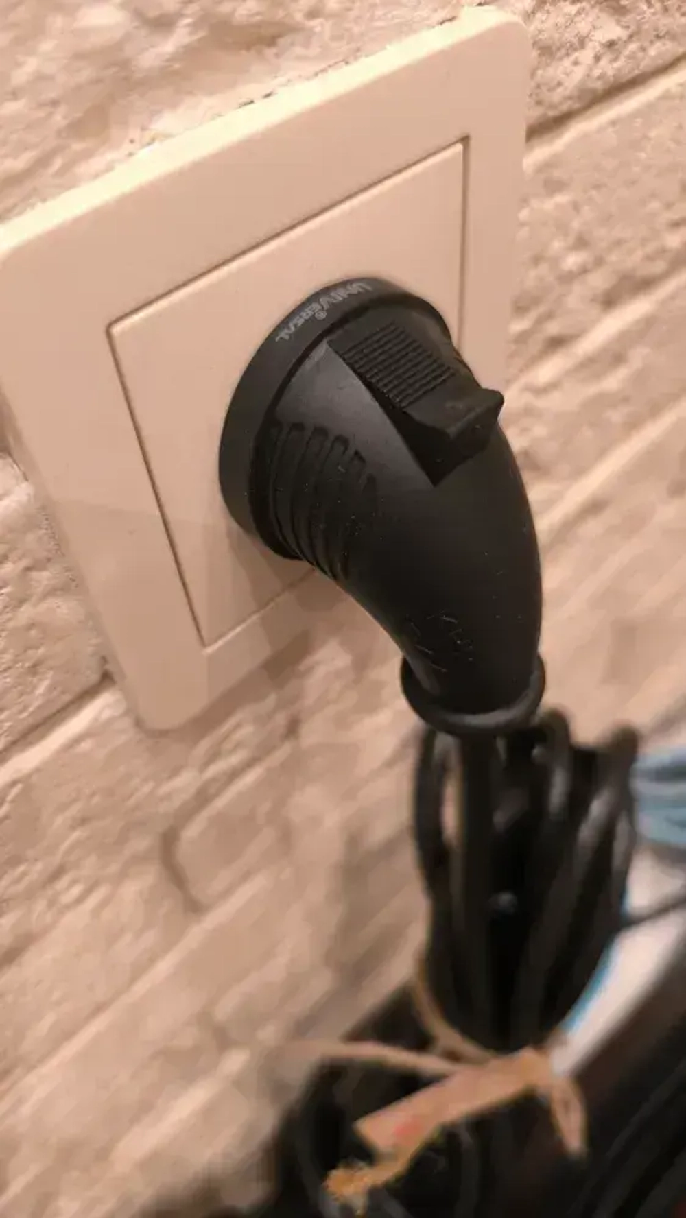 Удлинитель IP 44 влагозащищенный .с Угловой вилкой каучук 2 розетки 3 метра с заземлением 3на1,5 ПВС Гост