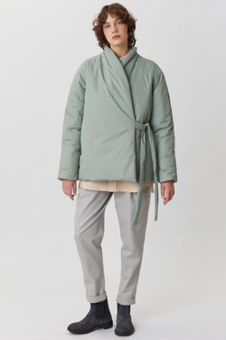 Зимняя куртка на запах из яблочной бархатистой мембраны